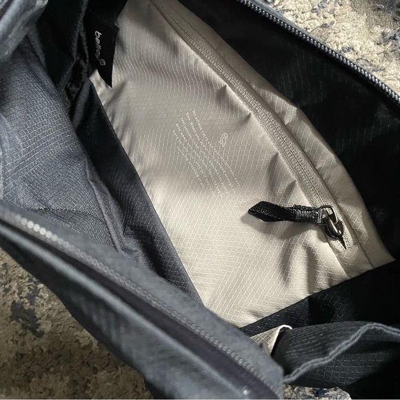 Bellroy Black Lite Unisex Sling Back - Picture 11 of 15